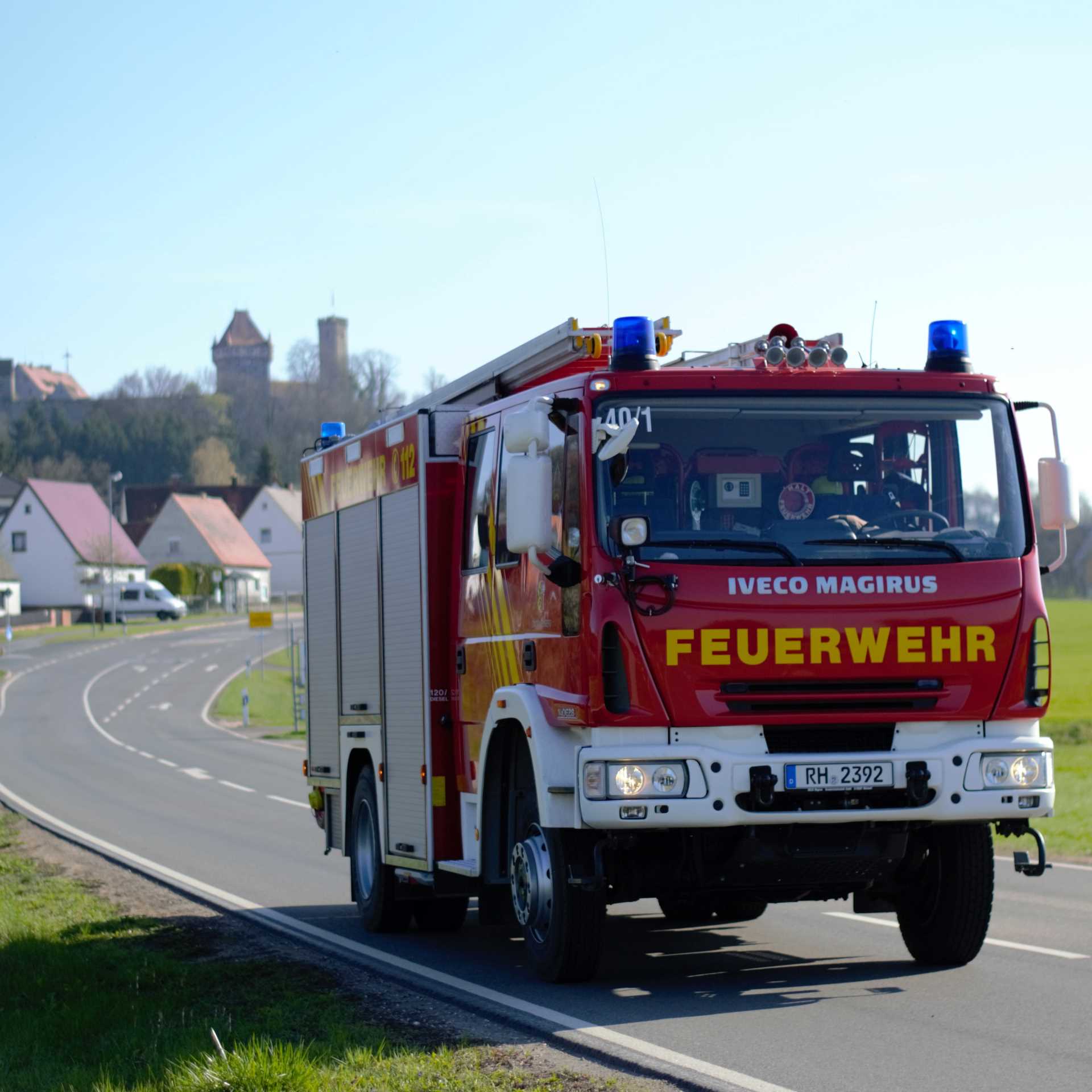 Verkehrsunfall, Person eingeklemmt RH4 Abenberg – Neumühle